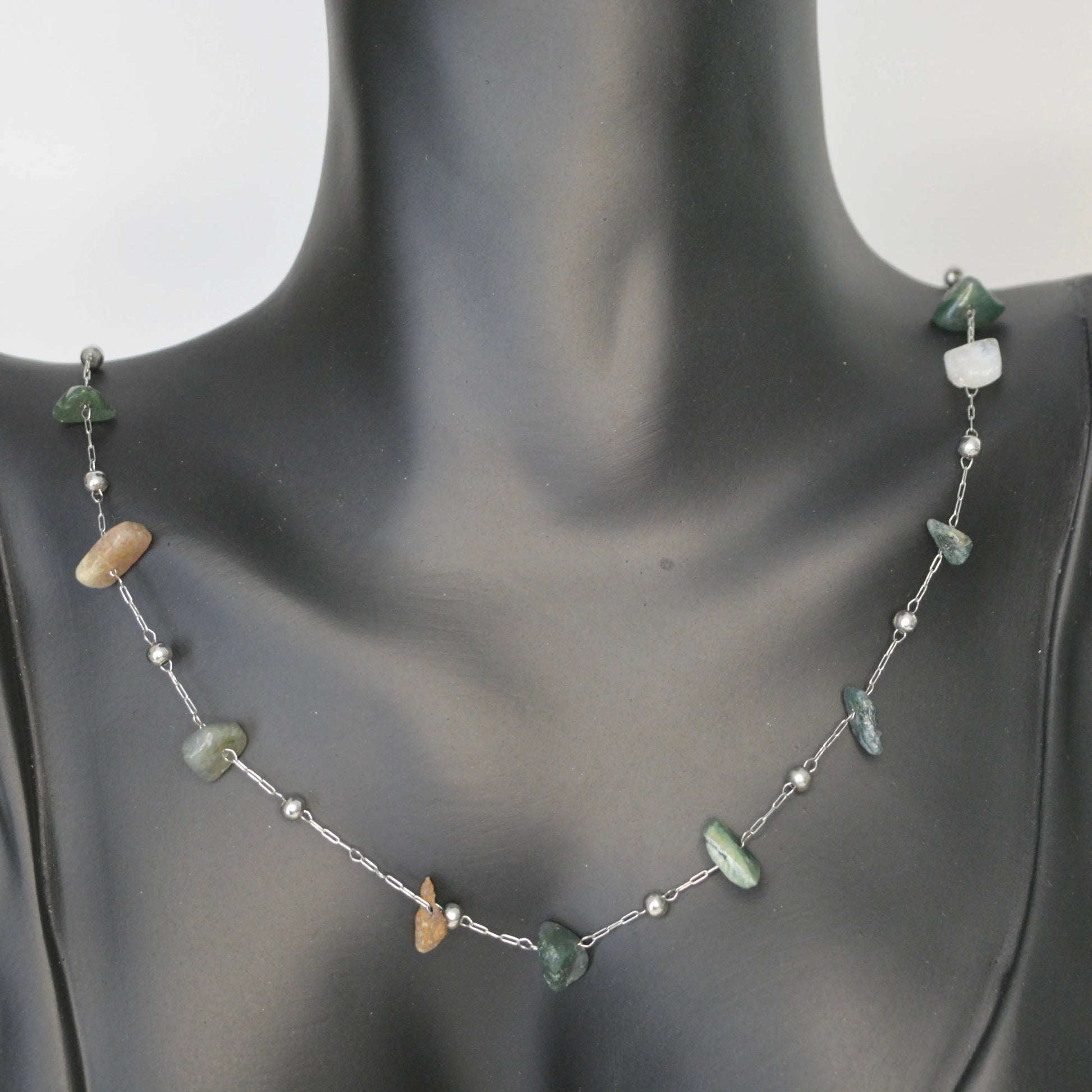 Collier-pierres-naturelles