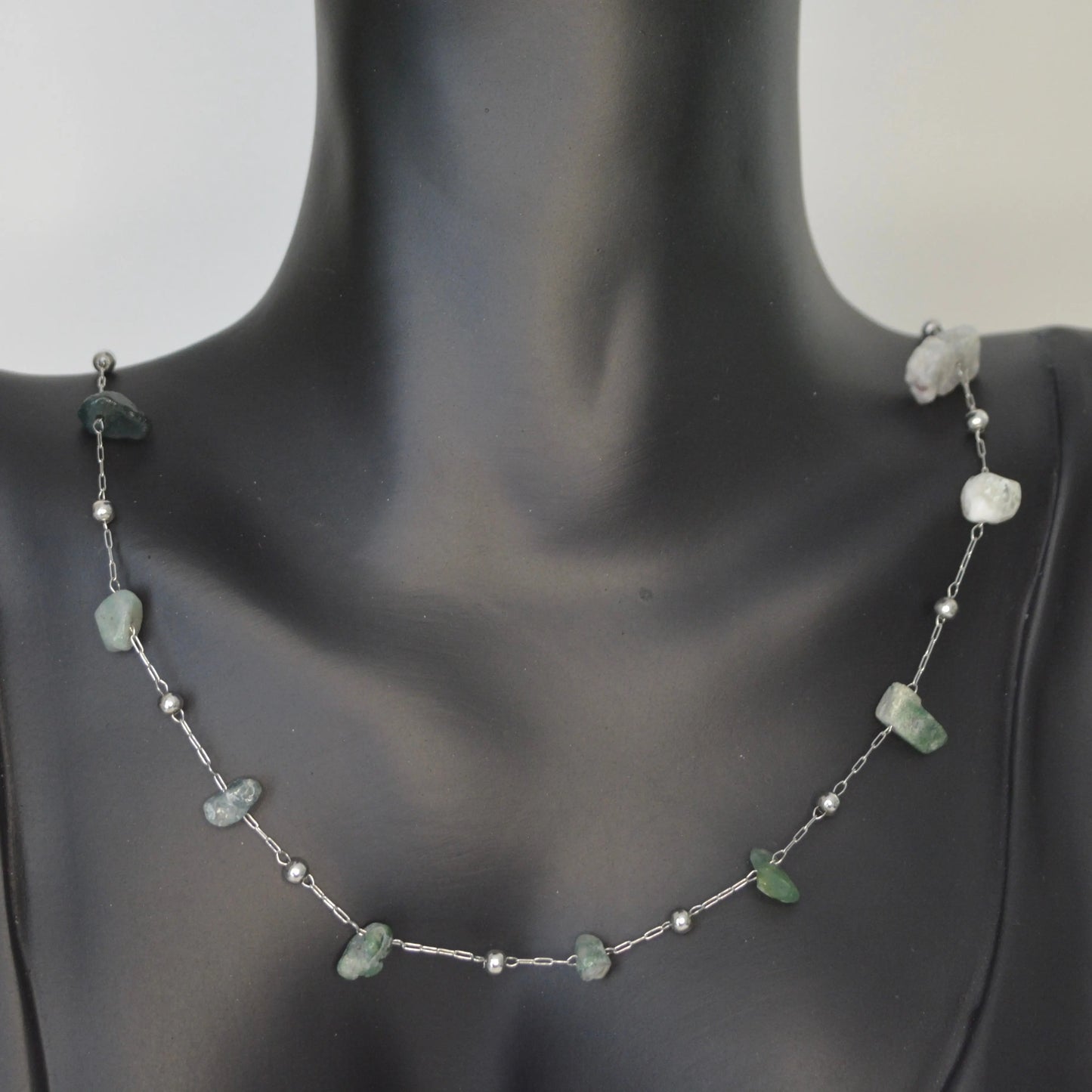 Collier-pierres-naturelles