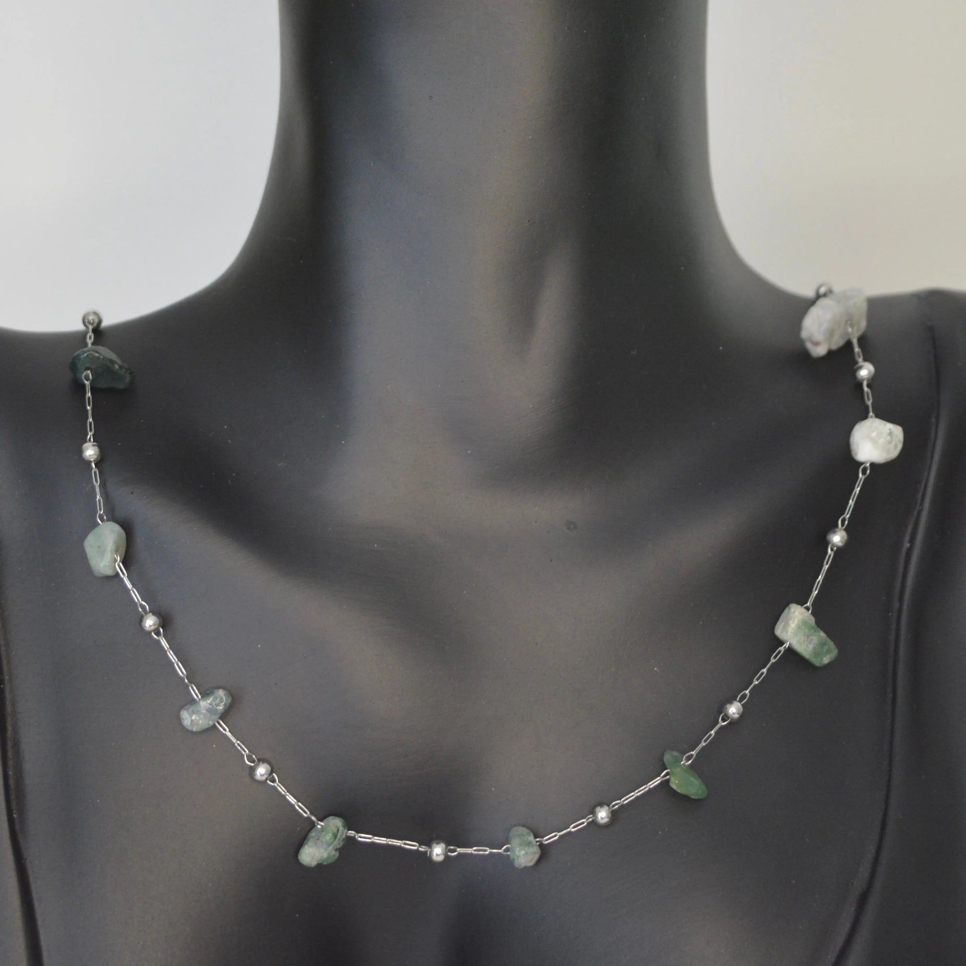 Collier-pierres-naturelles